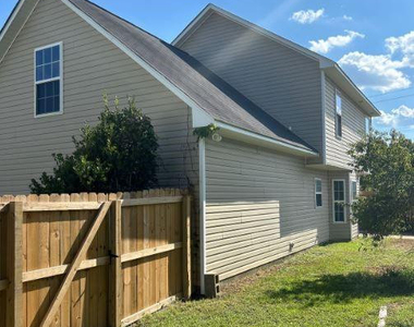 117 Roanoke Drive - Photo Thumbnail 10