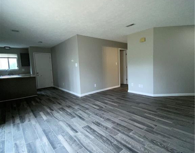 927 Applewood Lane - Photo Thumbnail 1