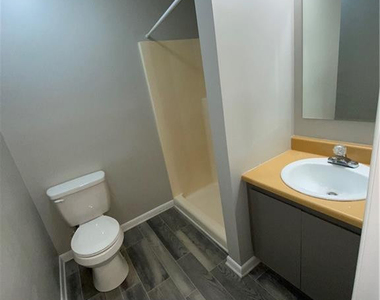 927 Applewood Lane - Photo Thumbnail 11