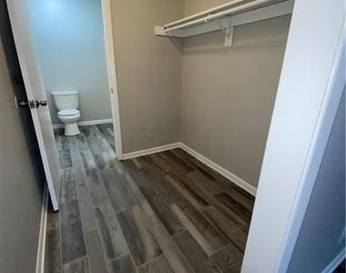 927 Applewood Lane - Photo Thumbnail 10