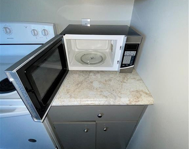 927 Applewood Lane - Photo Thumbnail 6