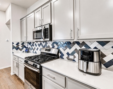 13701 Ronald W Reagan Blvd - Photo Thumbnail 18