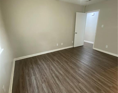 843 Applewood Lane - Photo Thumbnail 4