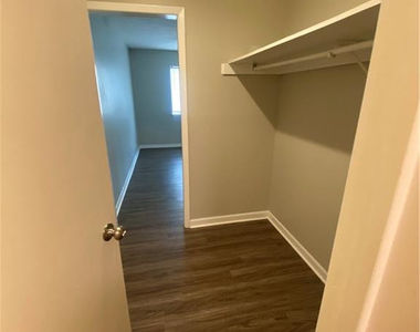 843 Applewood Lane - Photo Thumbnail 8