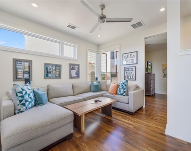 6813 Valburn Dr - Photo Thumbnail 18