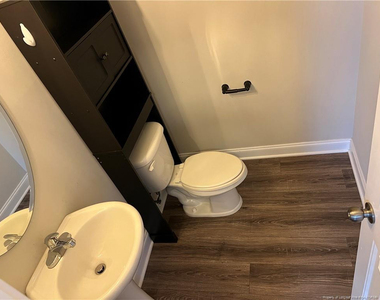 312 Derby Lane - Photo Thumbnail 6