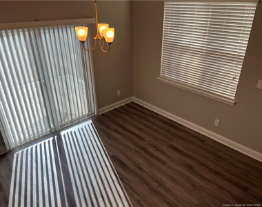 312 Derby Lane - Photo Thumbnail 5