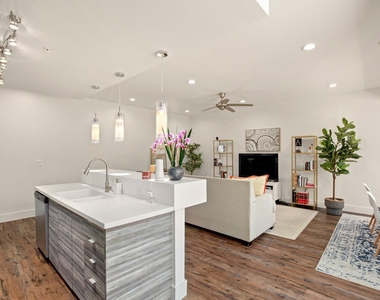 604 N Bluff Dr - Photo Thumbnail 8