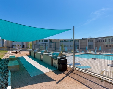 604 N Bluff Dr - Photo Thumbnail 21