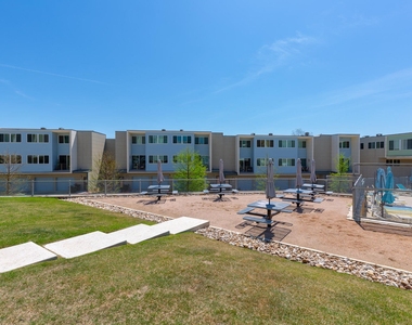 604 N Bluff Dr - Photo Thumbnail 18
