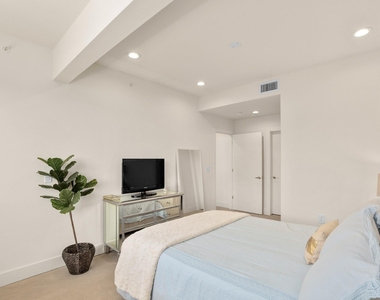 604 N Bluff Dr - Photo Thumbnail 11