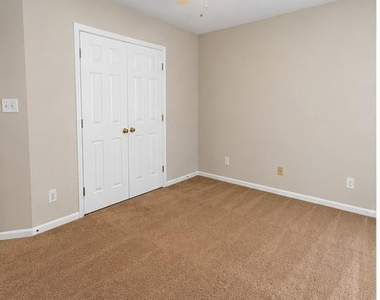 518 Foxdenton Place - Photo Thumbnail 6