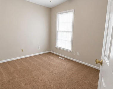 518 Foxdenton Place - Photo Thumbnail 5