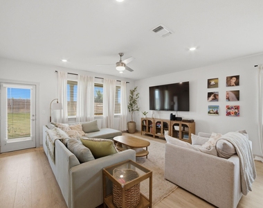3608 Overlord Ln - Photo Thumbnail 2