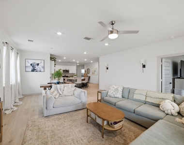 3608 Overlord Ln - Photo Thumbnail 5