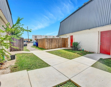 7204 Twin Crest Dr - Photo Thumbnail 7