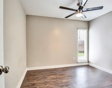 7204 Twin Crest Dr - Photo Thumbnail 10