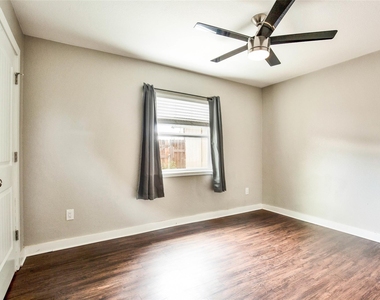 7204 Twin Crest Dr - Photo Thumbnail 4
