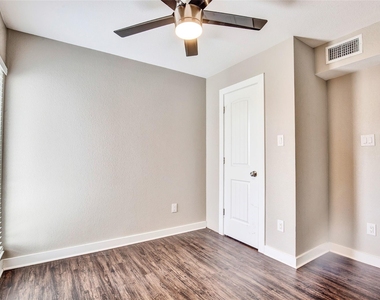 7204 Twin Crest Dr - Photo Thumbnail 3