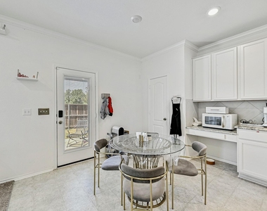 6316 Wagon Spring St - Photo Thumbnail 10