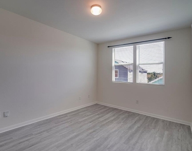 576 Ferrule Dr - Photo Thumbnail 10