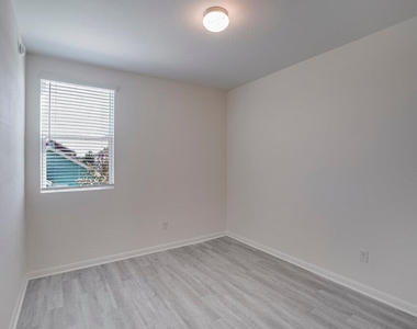 576 Ferrule Dr - Photo Thumbnail 12