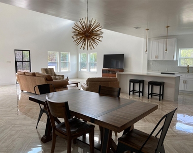 31 Heathrow Ln - Photo Thumbnail 6