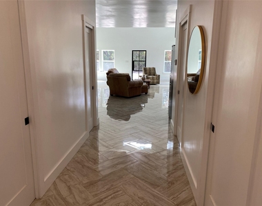 31 Heathrow Ln - Photo Thumbnail 10