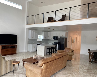 31 Heathrow Ln - Photo Thumbnail 3