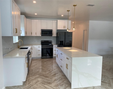 31 Heathrow Ln - Photo Thumbnail 7