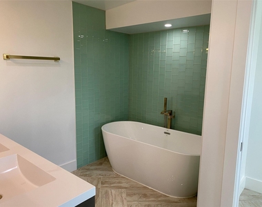 31 Heathrow Ln - Photo Thumbnail 16