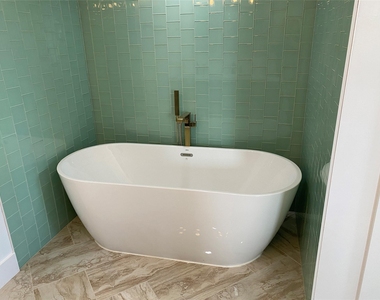 31 Heathrow Ln - Photo Thumbnail 17