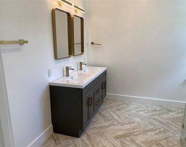 31 Heathrow Ln - Photo Thumbnail 15