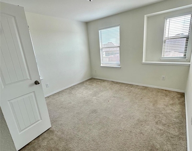 18900 Lady Bird Johnson St - Photo Thumbnail 31