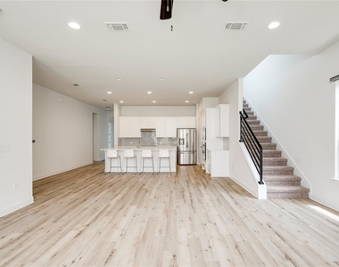 9813 Evening Canopy Dr - Photo Thumbnail 6