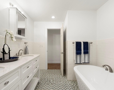 2591 Spring Valley Dr - Photo Thumbnail 22