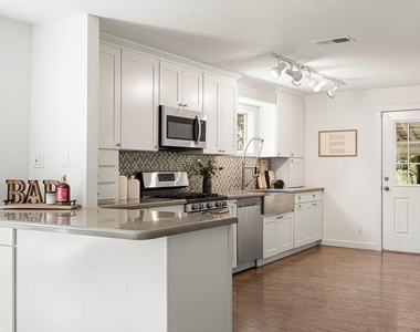 2591 Spring Valley Dr - Photo Thumbnail 6
