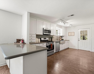 2591 Spring Valley Dr - Photo Thumbnail 8