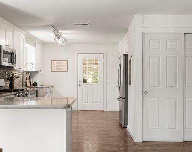 2591 Spring Valley Dr - Photo Thumbnail 5