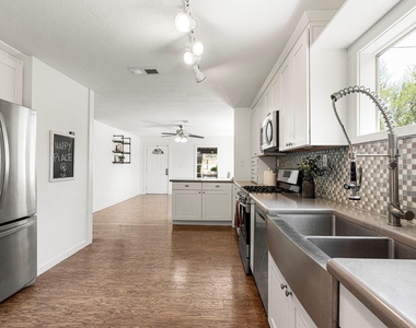 2591 Spring Valley Dr - Photo Thumbnail 9