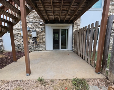 2504 Manor Cir - Photo Thumbnail 20