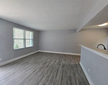 2504 Manor Cir - Photo Thumbnail 11