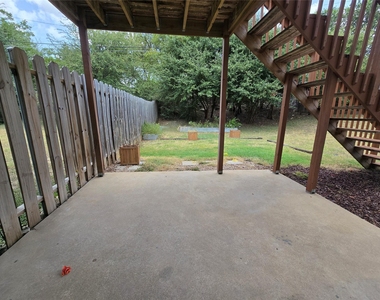 2504 Manor Cir - Photo Thumbnail 21