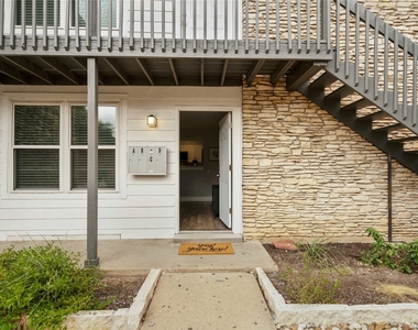 2504 Manor Cir - Photo Thumbnail 2