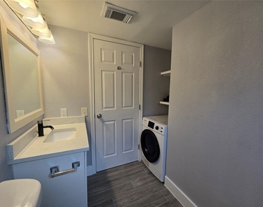2504 Manor Cir - Photo Thumbnail 18