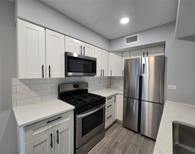 2504 Manor Cir - Photo Thumbnail 4