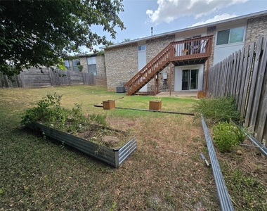 2504 Manor Cir - Photo Thumbnail 22