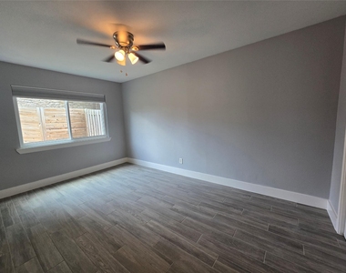 2504 Manor Cir - Photo Thumbnail 15
