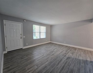 2504 Manor Cir - Photo Thumbnail 13