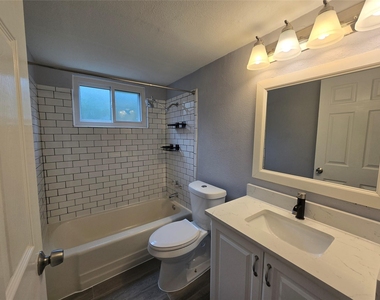 2504 Manor Cir - Photo Thumbnail 16